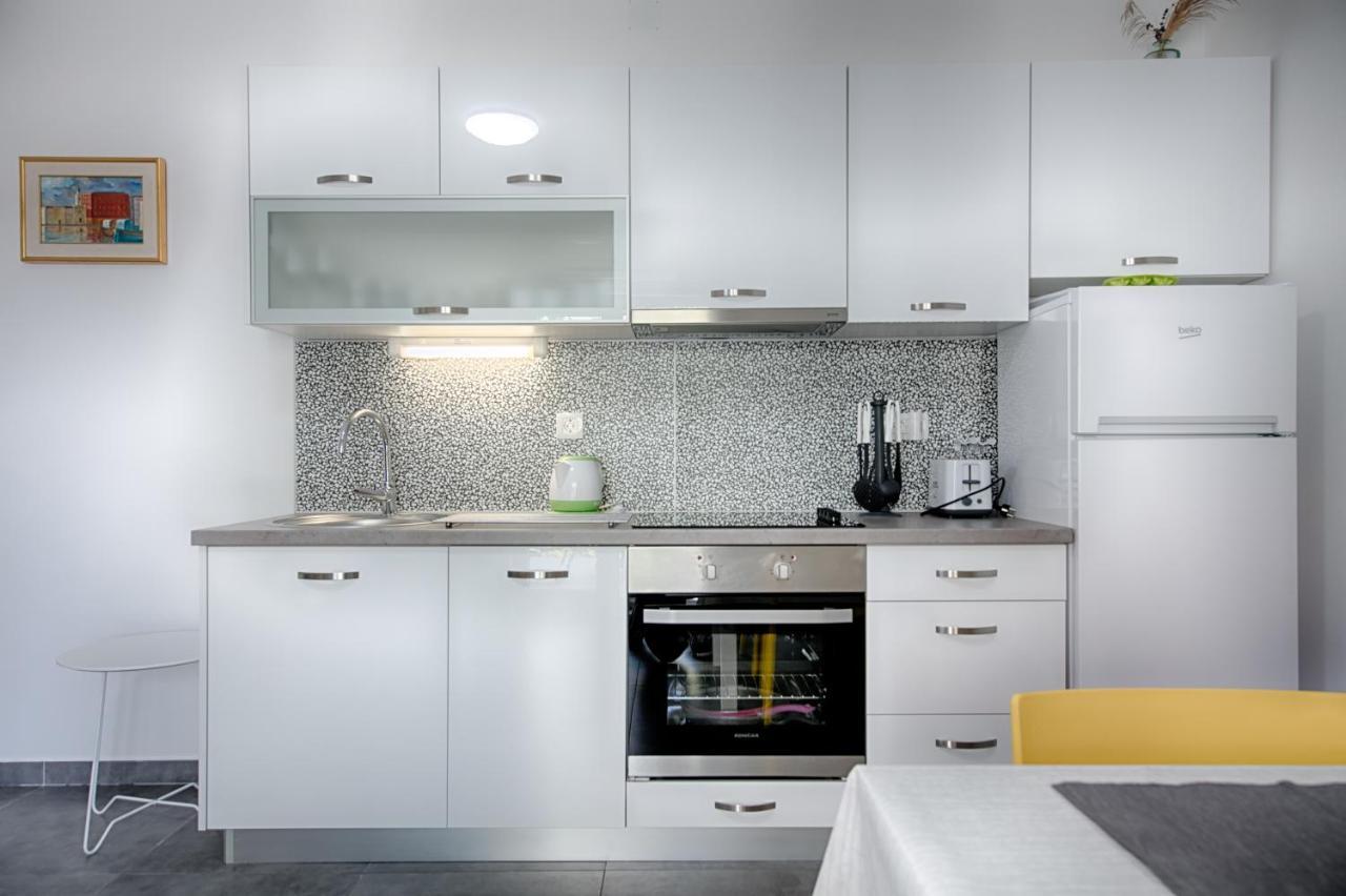 Apartmani Dule 코미자 외부 사진