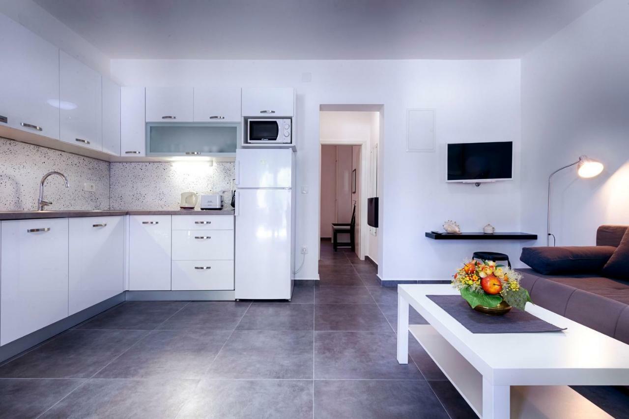 Apartmani Dule 코미자 외부 사진